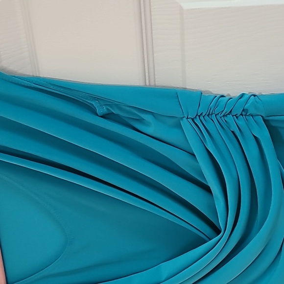 Tiana B NWOT Peacock color dress with draped crossover V neck. Cap Sleeve. M - Picture 3 of 6